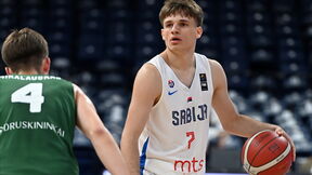 Plejmejker Andrej Lučić vodi loptu na utakmici reprezentacije Srbije