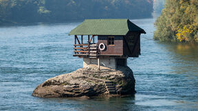 Drina, Bajina bašta, kućica, regata.jpg