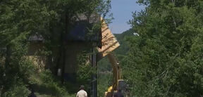 Rušenje vikendica u vlasništvu Srba na KiM (3).jpg
