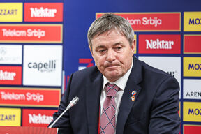 Dragan Stojković Piksi na konferenciji za medije