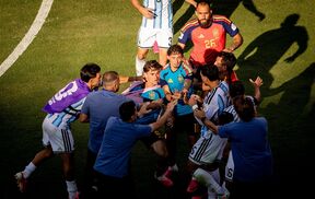 Tuča fudbalera Argentine i Španije