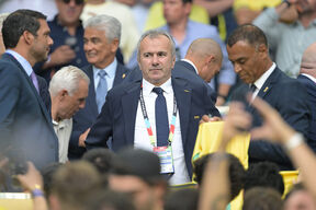 Dejan Savićević u odelu.