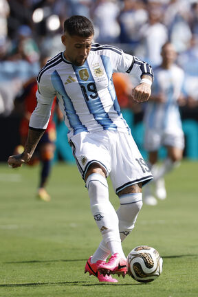 Nikolas Otamendi (3).jpg