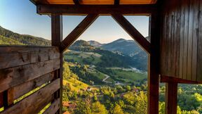 Pogled iz drvene kućice na Tari