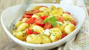 Salata sa njokama
