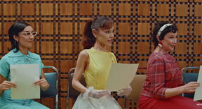 Arijana Grande u spotu za pesmu Petal  (1).png