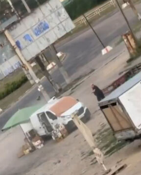 Ruski dron juri civila u Hersonu (4).jpg
