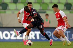 Osman Bukari dribla na utakmici Hapoel Berševa Crvena zvezda