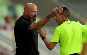 Dejan Stanković u razgovoru sa sudijom