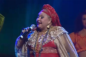 Esma Redžepova (2).jpg