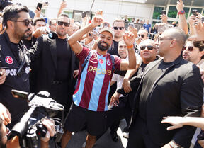 Mohamed Salah u dresu Trabzona na aerodromu u Istanbulu