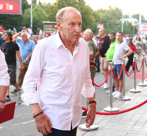 Dragan Džajić na Zvezda Hapoel Berševa 6.jpg