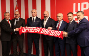 Dejan Stanković sa rukovodstvom Crvene zvezde.