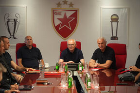 Vanredni sastanak FK Crvena zvezda (3).jpg