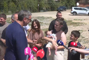 Predsednik Vučić obišao domaćinstvo porodice Maslar (3).jpg