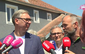 Predsednik Vučić obišao domaćinstvo porodice Maslar(1).jpg