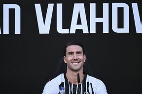 Dušan Vlahović na predstavljanju u Bešiktašu