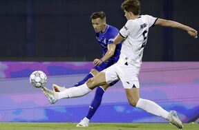 Mislav Oršić centrira na utakmici Dinamo Zagreb Viking