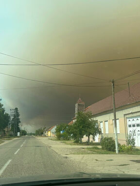Požar u Deliblatskoj peščari selo Parta (1).jpg