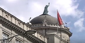 Skulptura Srbija na zgradi Vlade (4).png