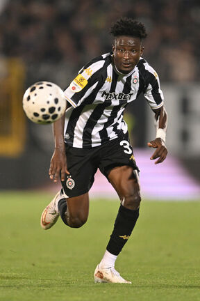 Ibrahim Zubairu u prodoru na utakmici Partizan Tobol