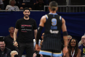 Enes Kanter izbačen sa WNBA utakmice (5).jpg