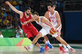 Bojan Bogdanović na utakmici protiv Srbije