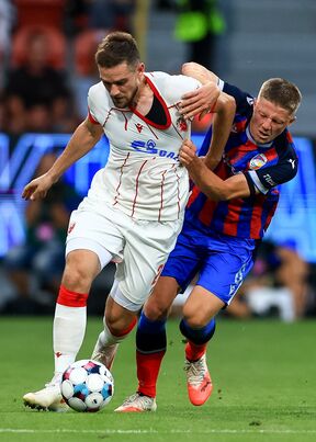 Timi Maks Elšnik u duelu protiv Viktorije Plzenj