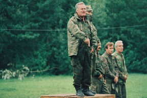 Ratko Mladić drži govor vojsci u Cazinu