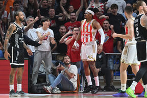 Moneke i Džouns na večitom derbiju