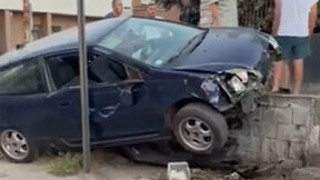 Auto uleteo na autobusko stajalište u Borči