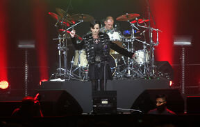 Dolores O'Riordan (1).jpg
