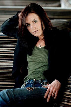 Dolores O'Riordan  (2).jpg