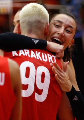 Hande Baladin i Melisa Vargas slave poen Turske