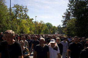 Povorka ka Topčiderskom groblju (3).jpg
