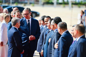 Svečani doček ispred Palate Srbija predsednika Uzbekistana Šavkata Mirzijojeva (4).jpg