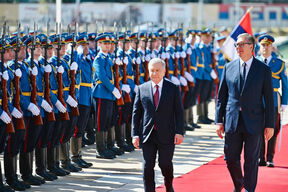 Svečani doček ispred Palate Srbija predsednika Uzbekistana Šavkata Mirzijojeva (5).jpg
