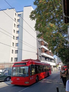 Muškarac pao na trolejbus u Beogradu