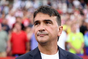 Zlatko Dalić u odelu na utakmici.