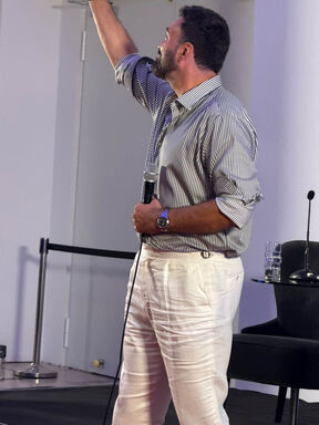 Ivan Bosiljčić zapevao na promociji knjige “Naše priče’  (2).jpg