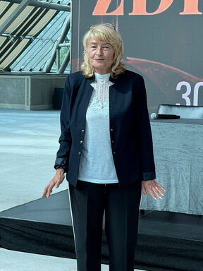 Udovica Tome Zdravkovića Gordana na promociji koncerta u njegovu čast (2).jpg