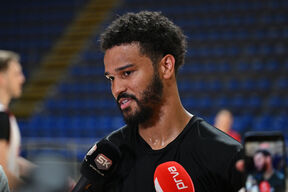 Nik Vajler Bab u dresu Crvene zvezde