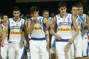 Tuga košarkaša Srbije i Crne Gore 2005. posle šokantne eliminacije u grupnoj fazi Eurobasketa u Novom Sadu
