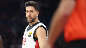 Vasilije Micić gleda ka sudiji u Areni