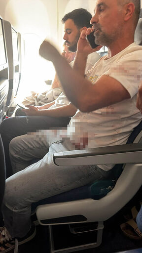 Kopilot napao nožem pilota i pokušao da sruši avion Flajdubaija na letu za Izrael, prinudno sletanje u Saudijskoj Arabiji (1).jpg