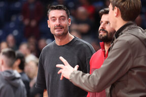 Albert Rijera, trener fudbalera Crvene zvezde, na meču košarkaša protiv Efesa u Evroligi.