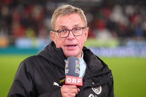 Ralf Rangnik u jakni daje izjavu za ORF.