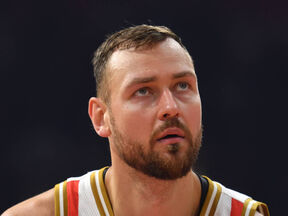 Litvanski košarkaš Donatas Motiejunas u dresu Crvene zvezde.