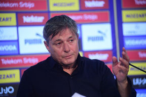 Dragan Stojković Piksi na konferenciji za medije