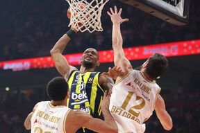 Košarkaš Kris Silva u dresu Fenerbahčea.